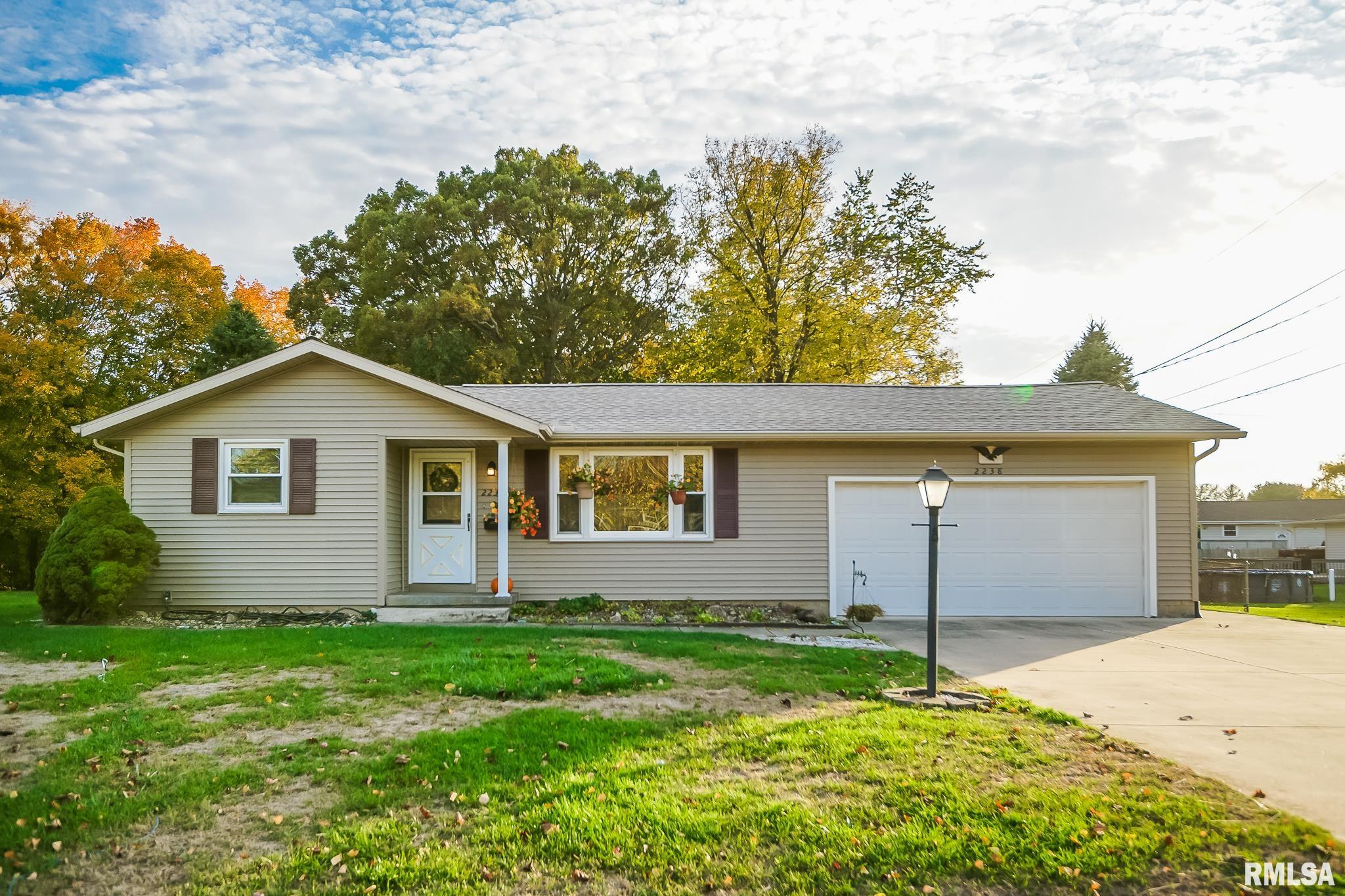 2238 Hummingbird Lane Washington, IL 61571 - Photo 1 of 38 Gallery Image 1
