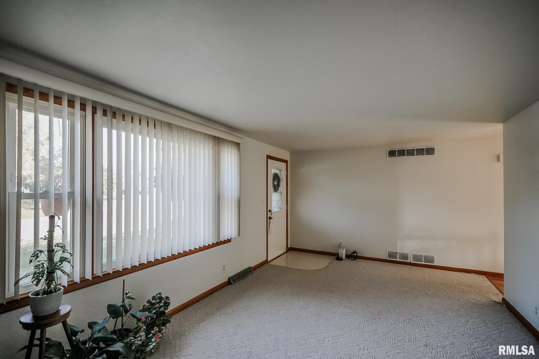 2238 Hummingbird Lane Washington, IL 61571 - Photo 3 of 38 Gallery Image 3
