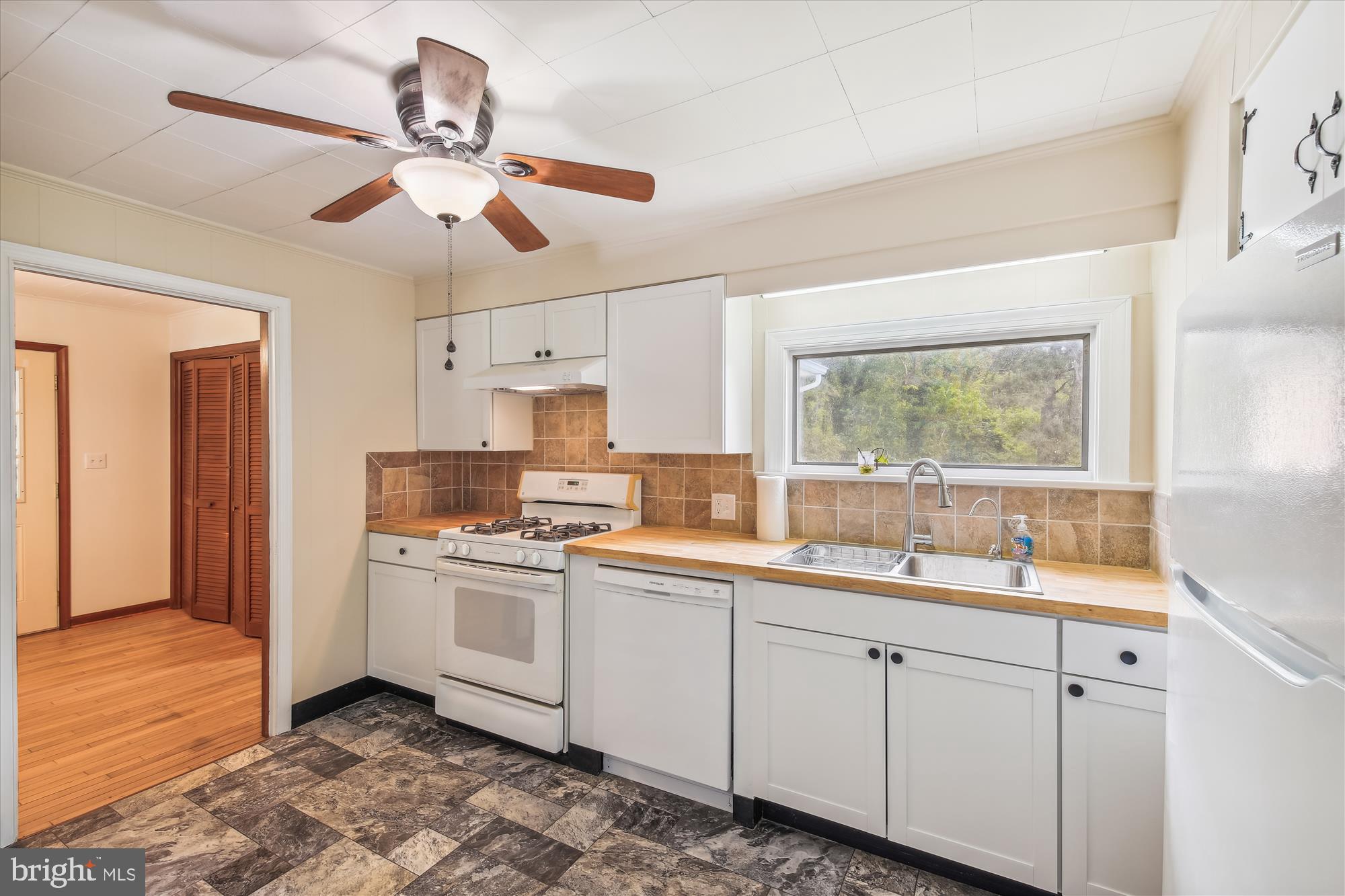 3223 Lawsonia Road Crisfield, MD 21817 - Photo 25 of 42 Updated Kitchen