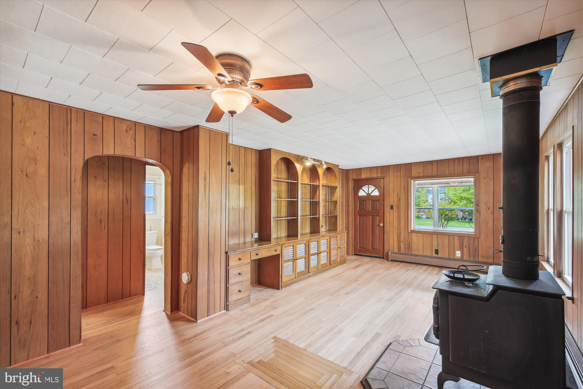 3223 Lawsonia Road Crisfield, MD 21817 - Photo 31 of 42 Living rm w/ built-ins