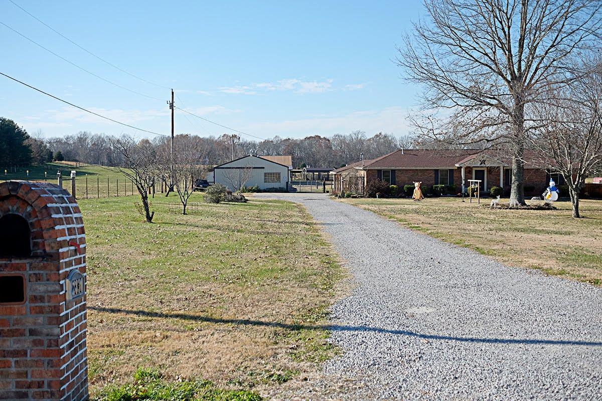 2830 Battle Creek Road Springfield, TN 37172 - Photo 5 of 30 a view of a town with barn house