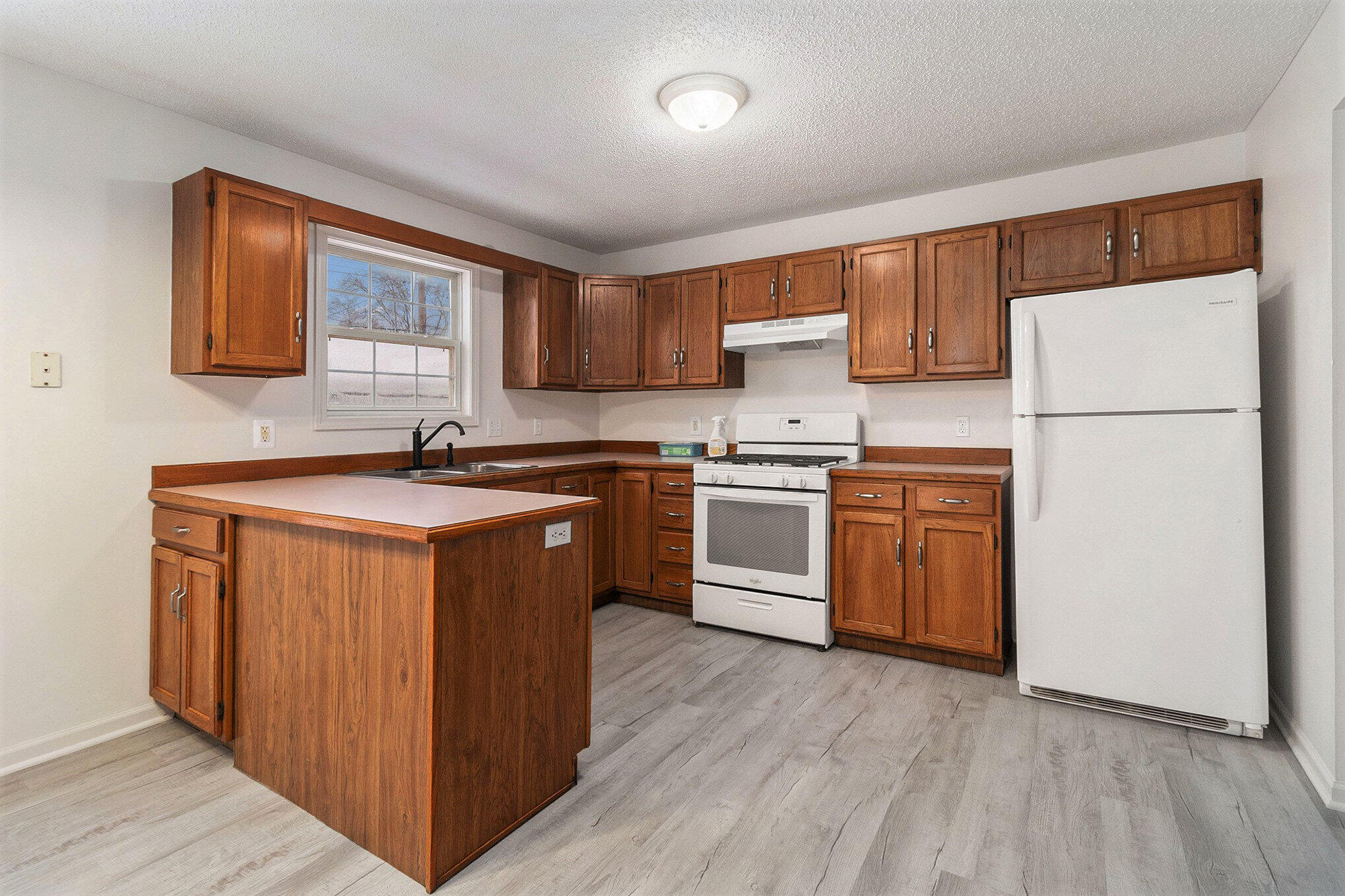 1537 Garrison Road Muskegon, MI 49441 - Photo 7 of 32 014_5r6a4351_688