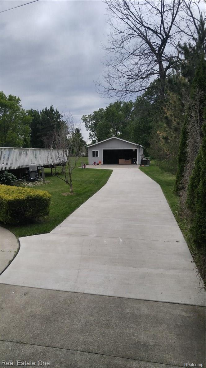 47270 Maben Road Canton, MI 48187 - Photo 10 of 21 Driveway