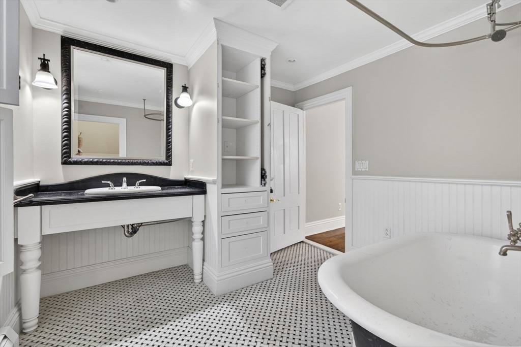12 Crown Street Worcester, MA 01609 - Photo 11 of 42