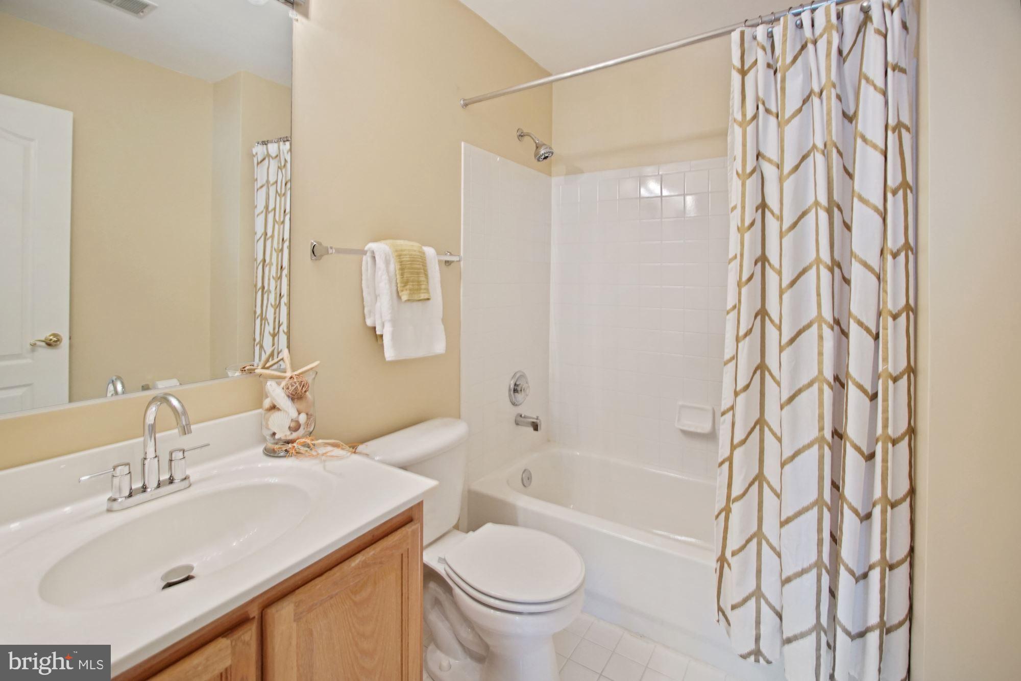 12613 Spriggs Request Court Bowie, MD 20721 - Photo 37 of 48 Upper level hall bath
