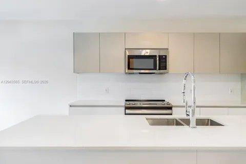 $495,000 | 2505 Northeast 193rd Street, Unit 4108, Miami, FL 33180