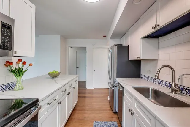 $3,595 | 345 North LaSalle Drive, Unit 2601, Chicago, IL 60654