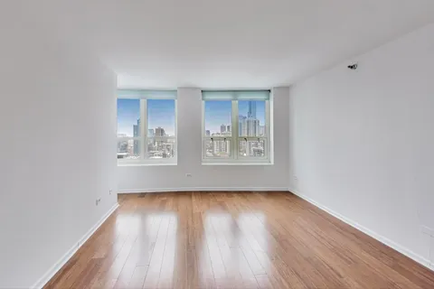 $3,595 | 345 North LaSalle Drive, Unit 2601, Chicago, IL 60654