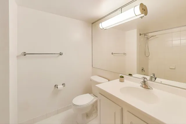 $3,595 | 345 North LaSalle Drive, Unit 2601, Chicago, IL 60654