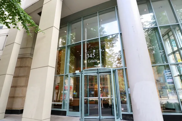 $3,595 | 345 North LaSalle Drive, Unit 2601, Chicago, IL 60654
