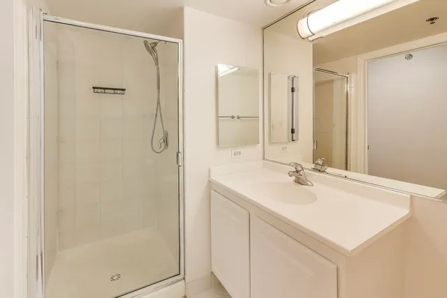 $3,595 | 345 North LaSalle Drive, Unit 2601, Chicago, IL 60654