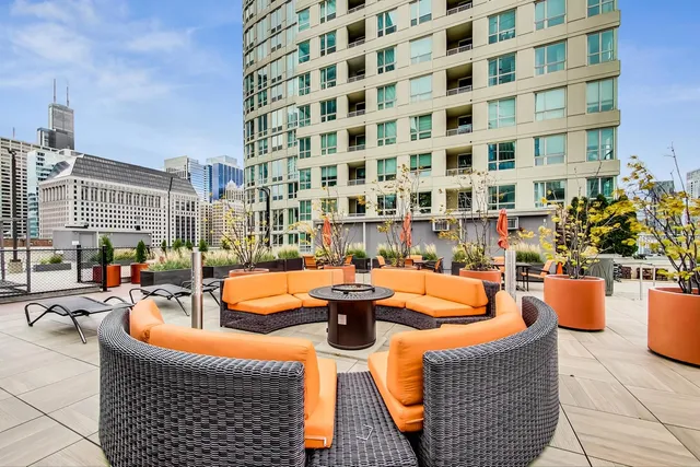 $3,595 | 345 North LaSalle Drive, Unit 2601, Chicago, IL 60654