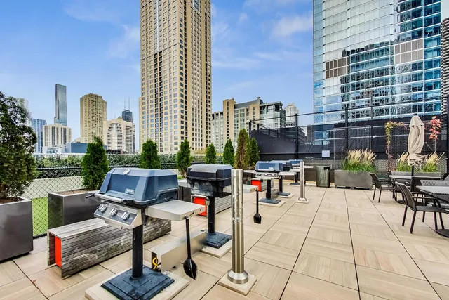 $3,595 | 345 North LaSalle Drive, Unit 2601, Chicago, IL 60654