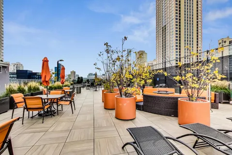 $3,595 | 345 North LaSalle Drive, Unit 2601, Chicago, IL 60654