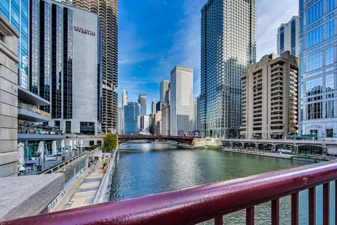 $3,595 | 345 North LaSalle Drive, Unit 2601, Chicago, IL 60654