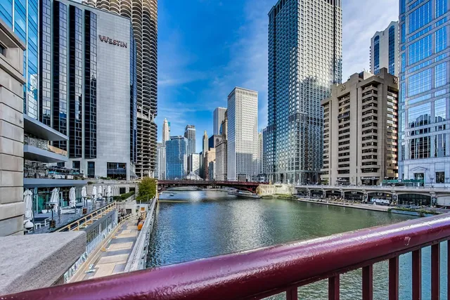 $3,595 | 345 North LaSalle Drive, Unit 2601, Chicago, IL 60654