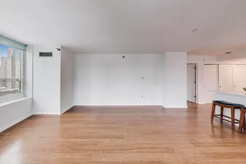 $3,595 | 345 North LaSalle Drive, Unit 2601, Chicago, IL 60654