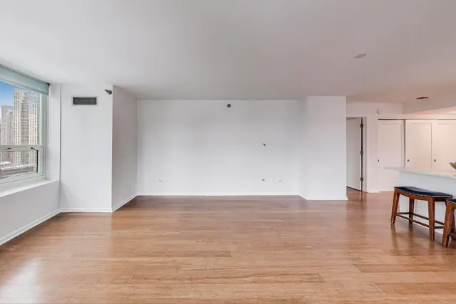 $3,595 | 345 North LaSalle Drive, Unit 2601, Chicago, IL 60654