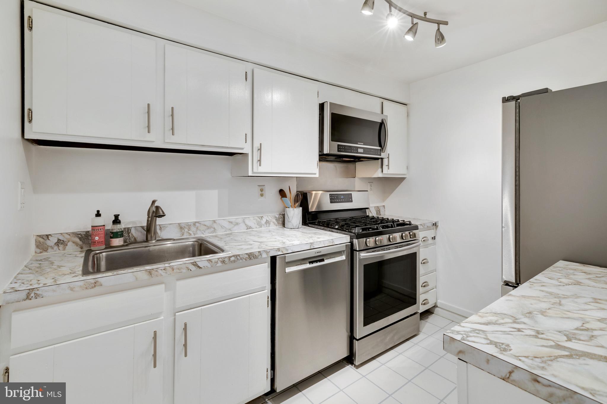 734 Rodman Street Philadelphia, PA 19147 - Photo 10 of 34