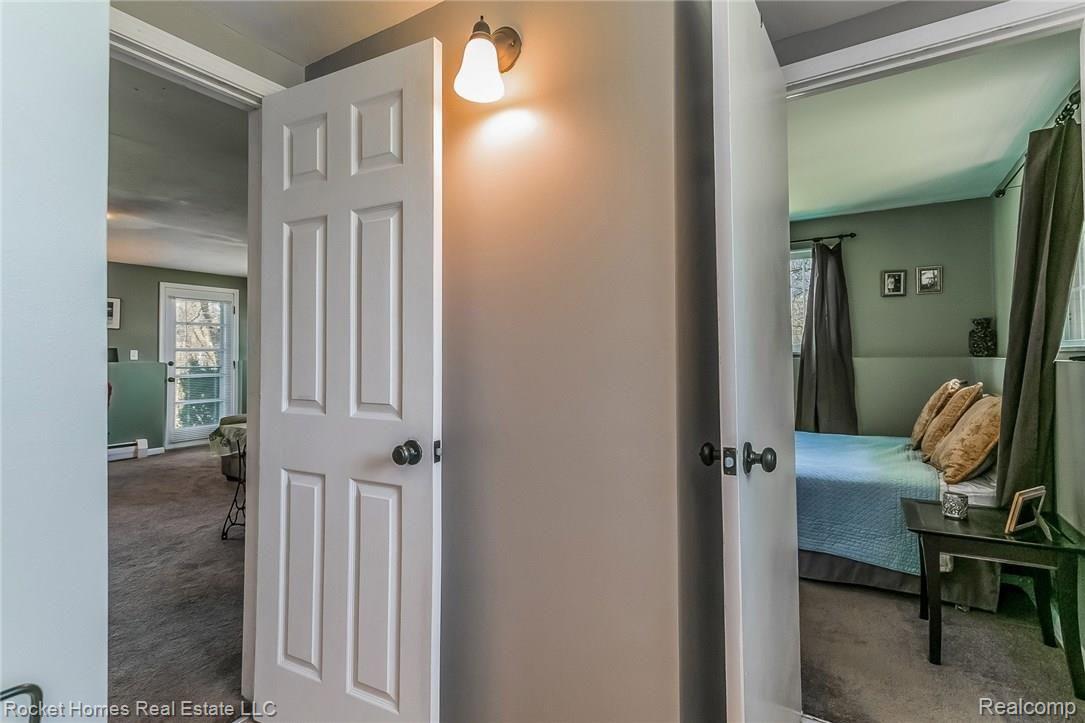 1012 Stellma Lane Rochester, MI 48309 - Photo 22 of 52 022-Bathroom-2675892-medium.jpg
