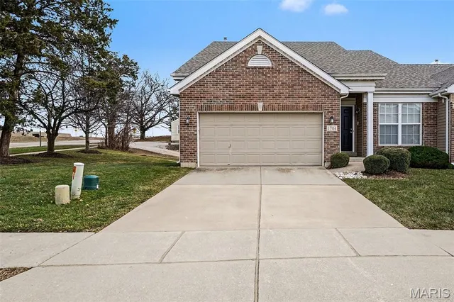 $375,000 | 1704 Preston Centre Drive, Fenton, MO 63026