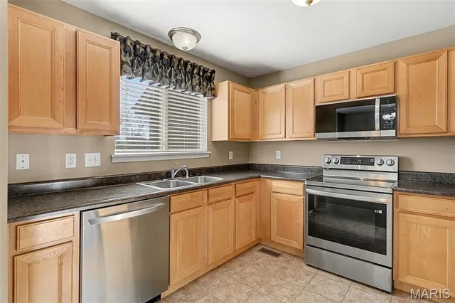 $375,000 | 1704 Preston Centre Drive, Fenton, MO 63026