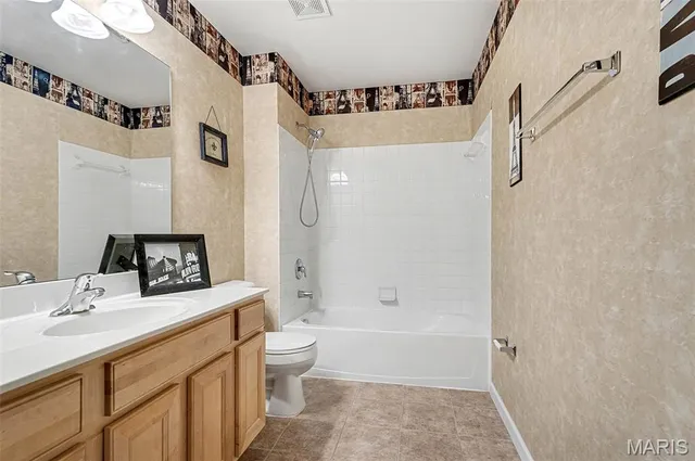 $375,000 | 1704 Preston Centre Drive, Fenton, MO 63026