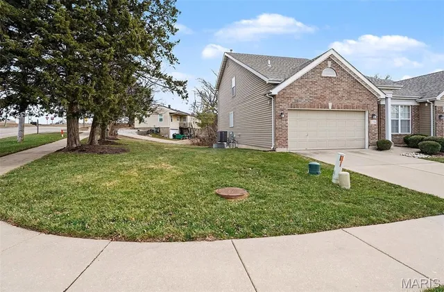 $375,000 | 1704 Preston Centre Drive, Fenton, MO 63026