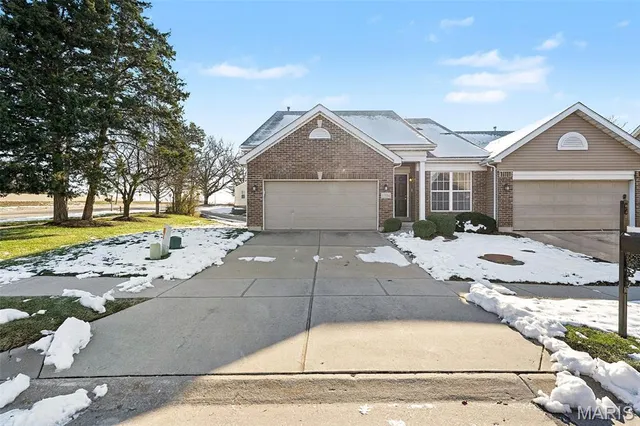 $375,000 | 1704 Preston Centre Drive, Fenton, MO 63026