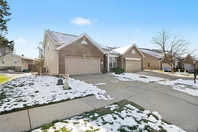 $375,000 | 1704 Preston Centre Drive, Fenton, MO 63026