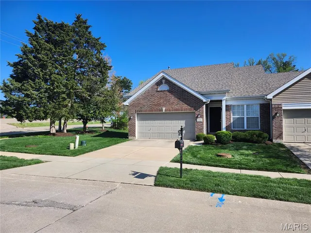 $375,000 | 1704 Preston Centre Drive, Fenton, MO 63026
