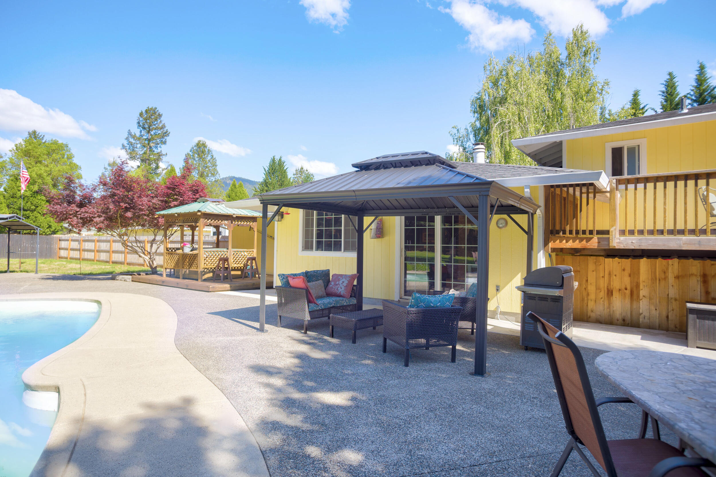 255 Queens Branch Road Rogue River, OR 97537 - Photo 46 of 60 a view of a house with swimming pool and sitting area
