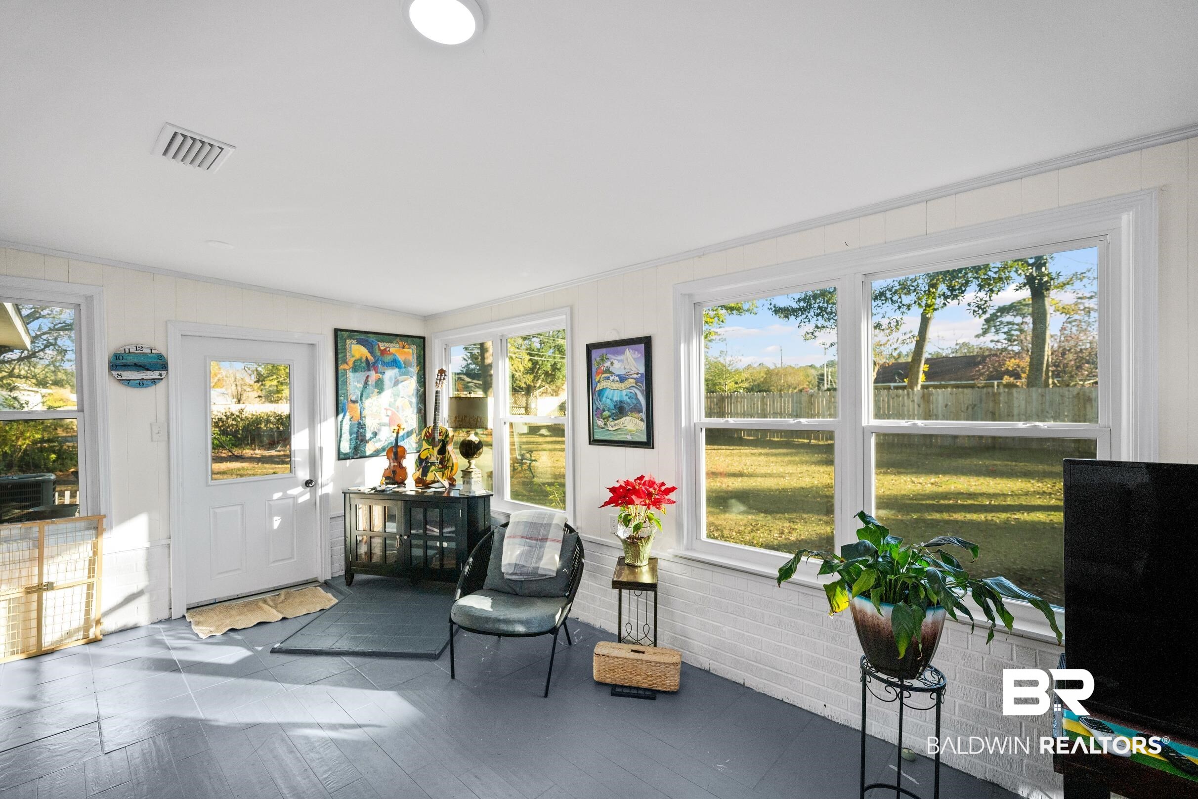 401 West Myrtle Avenue Foley, AL 36535 - Photo 17 of 39 View of sunroom