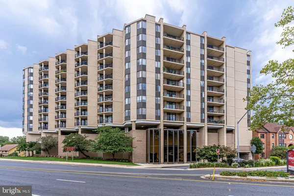$1,850 | 4242 East-West Highway, Unit 902, Bethesda, MD 20814