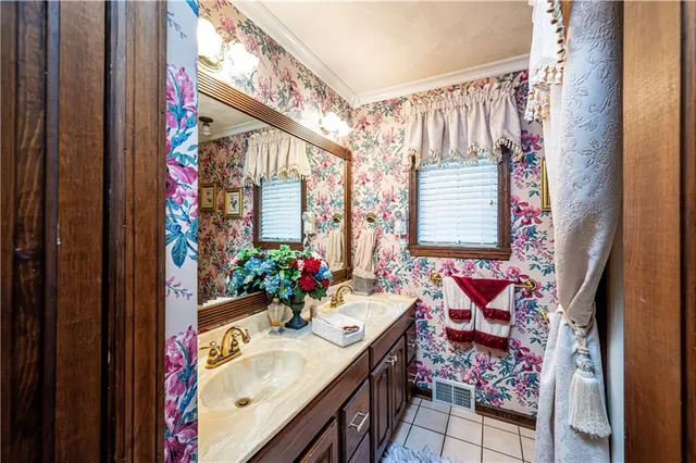 $1,200,000 | 122 Farmington Place, Greensburg, PA 15601