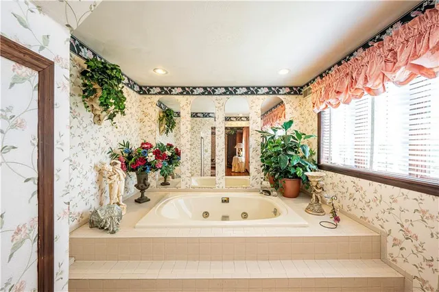 $1,200,000 | 122 Farmington Place, Greensburg, PA 15601