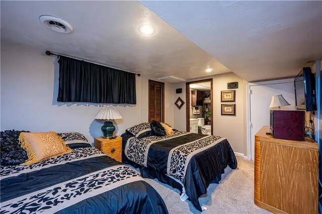 $1,200,000 | 122 Farmington Place, Greensburg, PA 15601