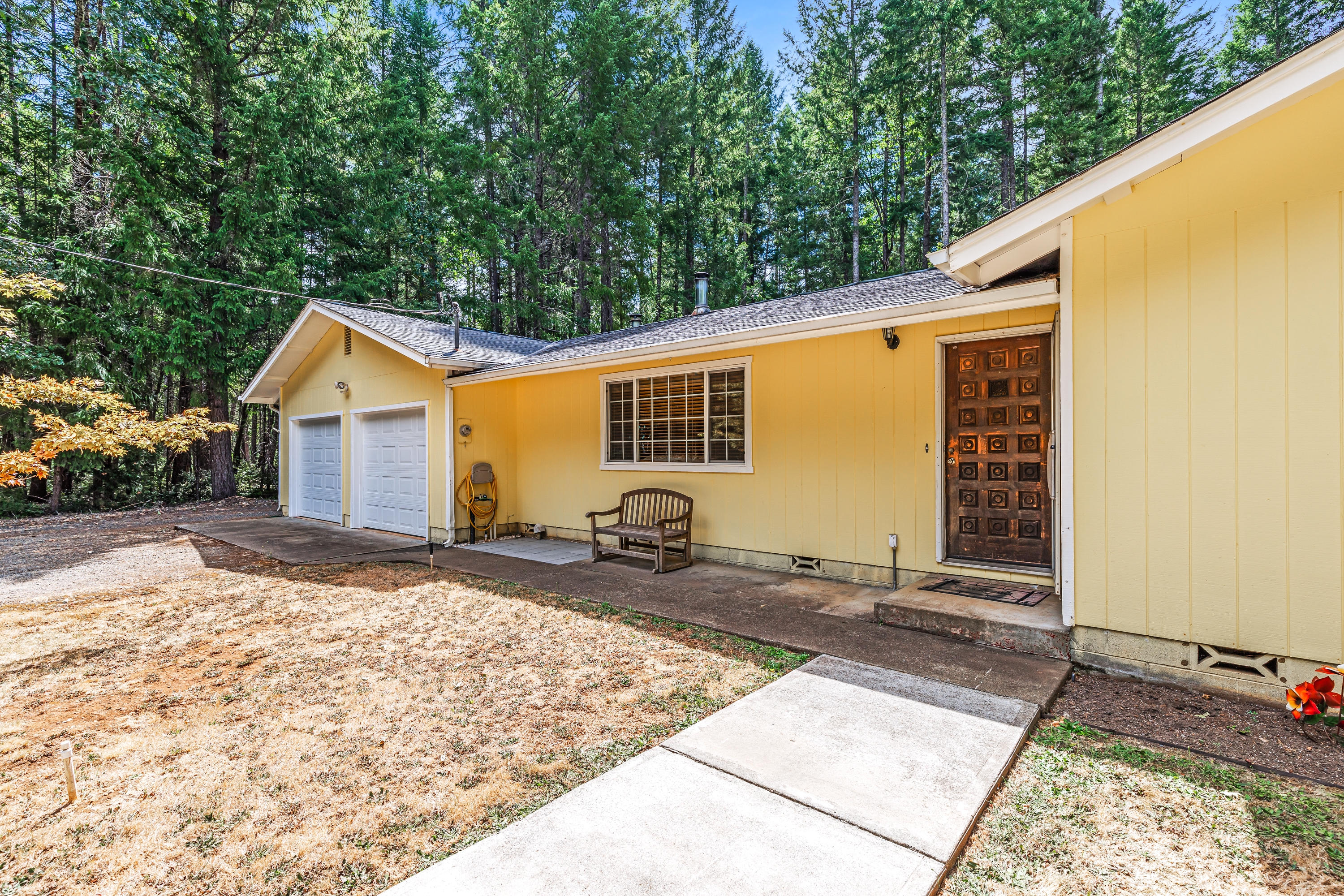381 Pinewood Way Cave Junction, OR 97523 - Photo 3 of 25 9R9A1386