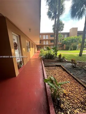 $1,650 | 1230 West 54th Street, Unit 211A, Hialeah, FL 33012