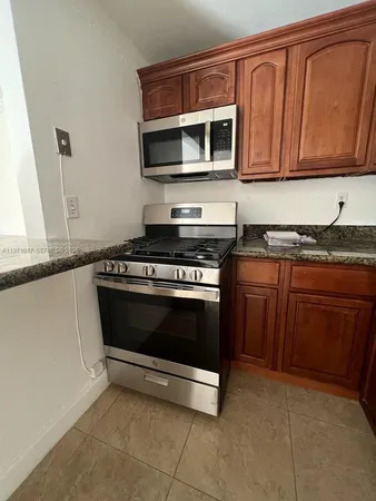 $1,650 | 1230 West 54th Street, Unit 211A, Hialeah, FL 33012