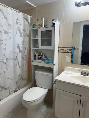 $1,650 | 1230 West 54th Street, Unit 211A, Hialeah, FL 33012