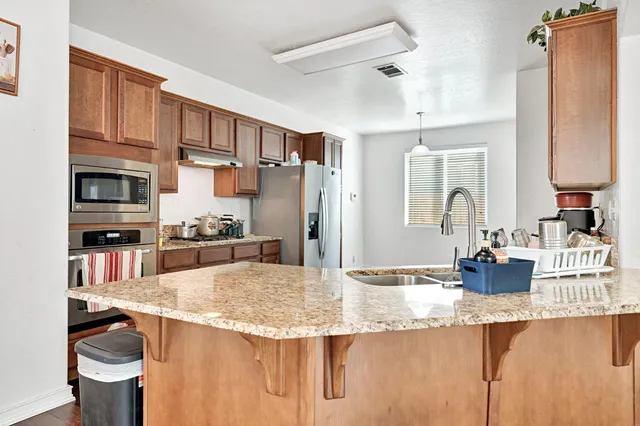 $434,900 | 4421 West Pinsapo Drive, Fresno, CA 93722