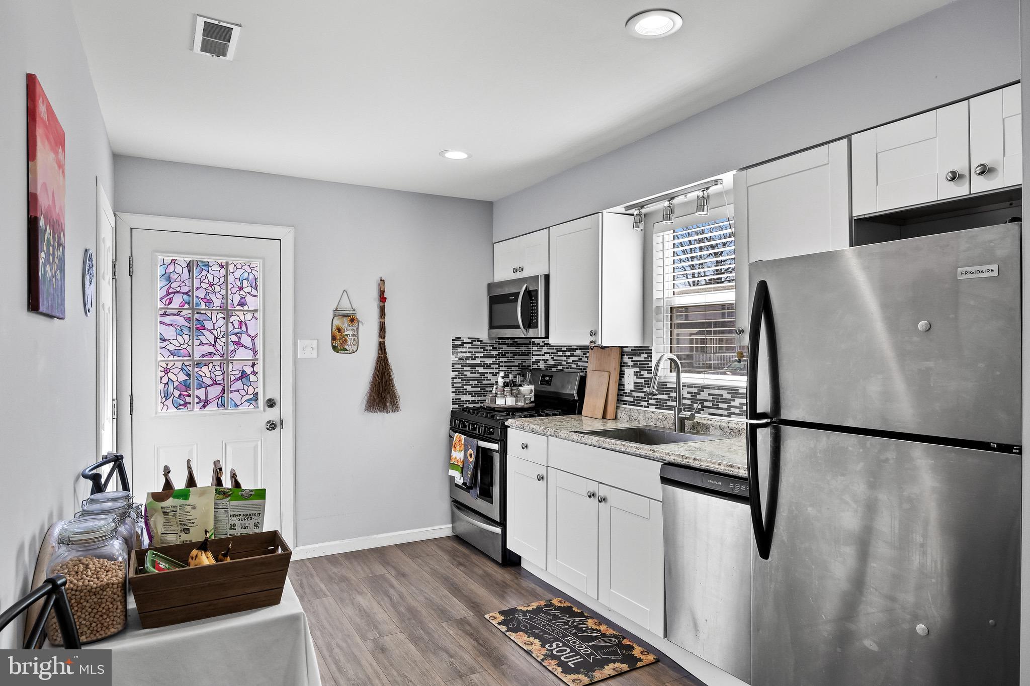 427 Cutler Avenue Maple Shade, NJ 08052 - Photo 8 of 28