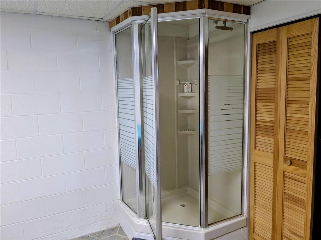 942 Shenango Road Beaver Falls, PA 15010 - Photo 32 of 38 Shower.