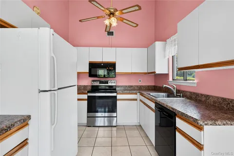 $599,000 | 91 Hidden Ponds Circle, Smithtown, NY 11787
