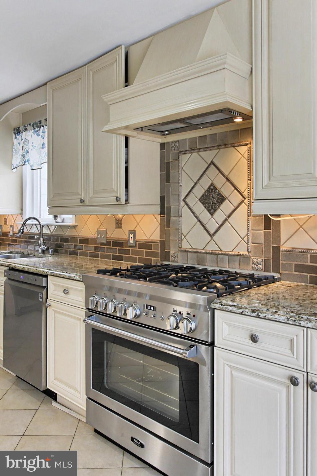 11806 Blue Spruce Road Reston, VA 20191 - Photo 12 of 57