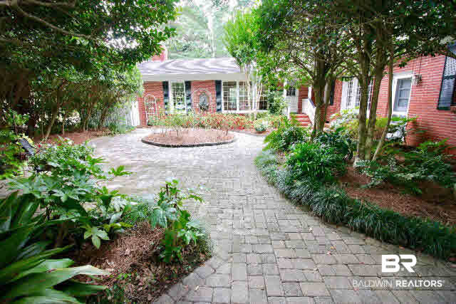 4214 Rochester Road Mobile, AL 36608 - Photo 18 of 21 Patio w/ rose garden