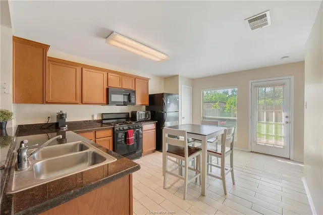 $1,750 | 1114 Cottage Grove Circle, Bryan, TX 77801