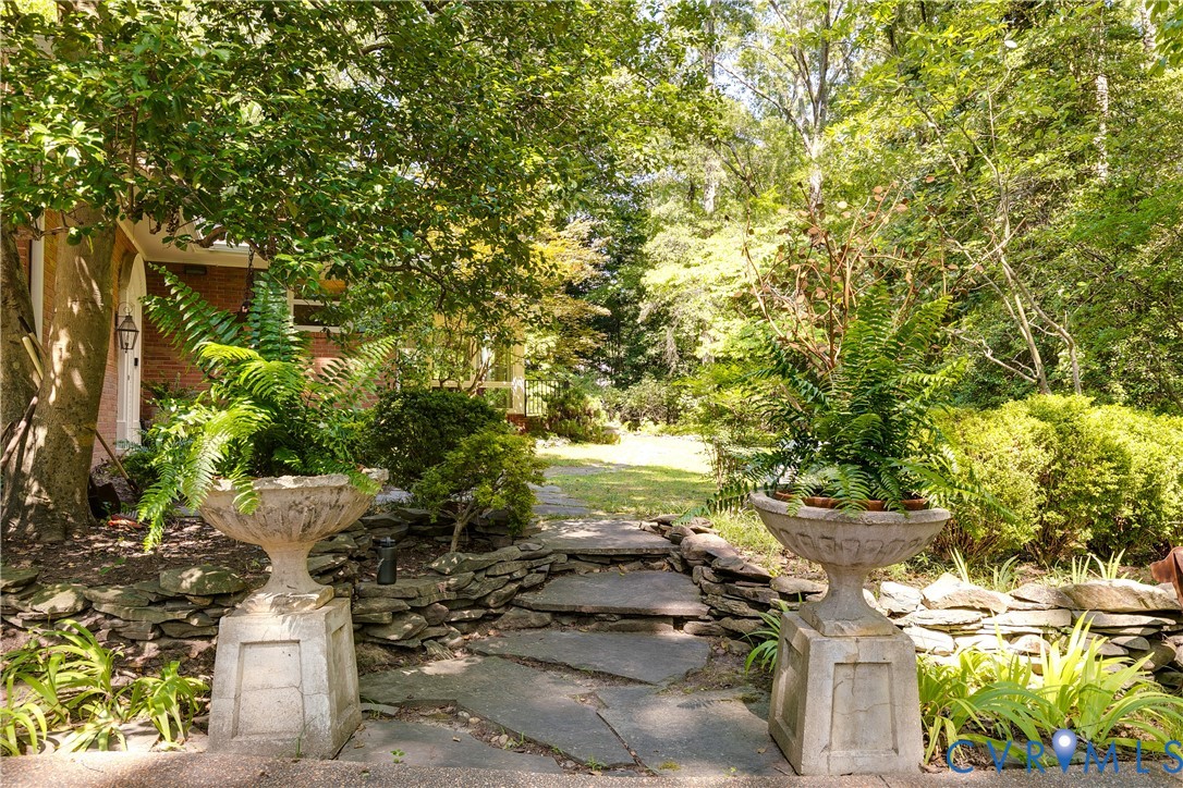 10475 Cherokee Road Richmond, VA 23235 - Photo 45 of 74 Rear walkway