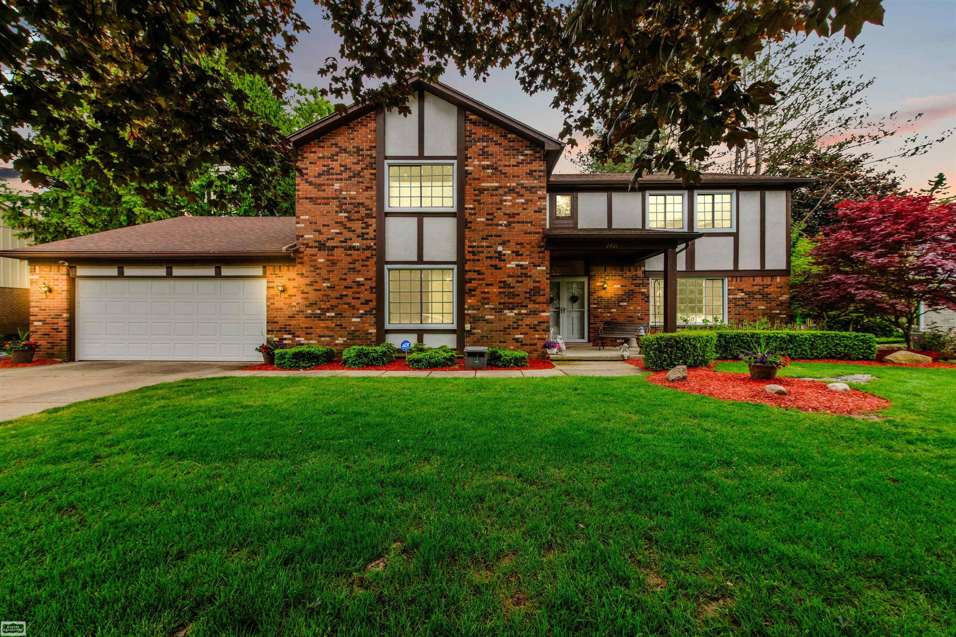 2401 Chalet Drive Rochester, MI 48309 - Photo 4 of 45 50176330-556cea0c-2762-4875-968a-5f17cc7375ac.JPG